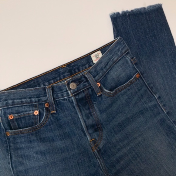 LEVI’S Wedgie Icon Fit Jeans in Classic Tint - Picture 10 of 11